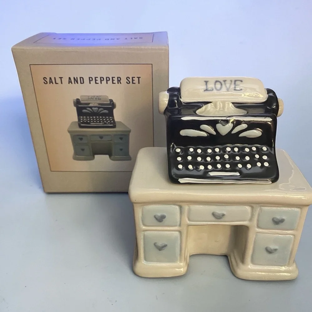 Cracker Barrel Salt And Pepper Set Typewriter And Desk